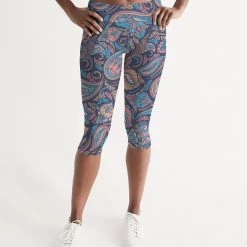 Harlow & Lloyd Perfect Paisley Women's Mid-Rise Capri Leggings